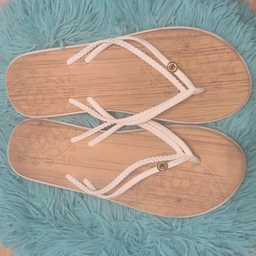 Stylish Woodgrain / Mandala Print Rubber Flip Flops - Size 10